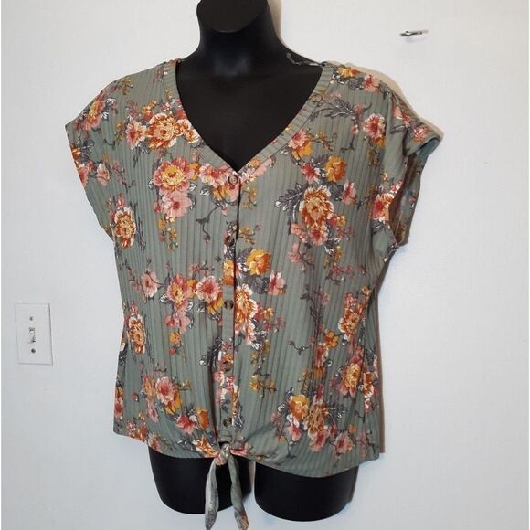 Bobbie Brooks Tops - Bobbie Brooks green floral lace blouse